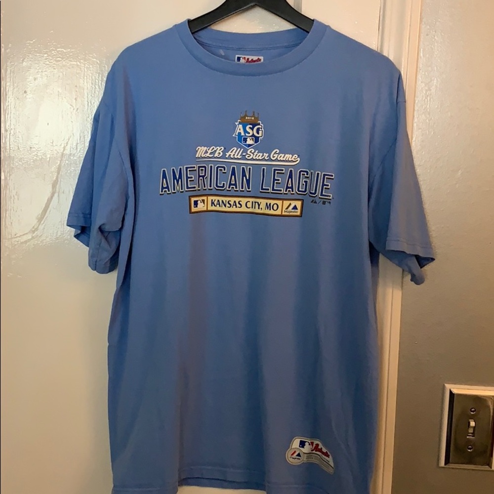 Royal graphic tee